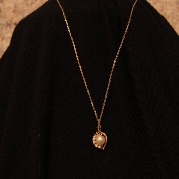Elegant Gold Pearl Pendant necklace - Picture 1 of 2